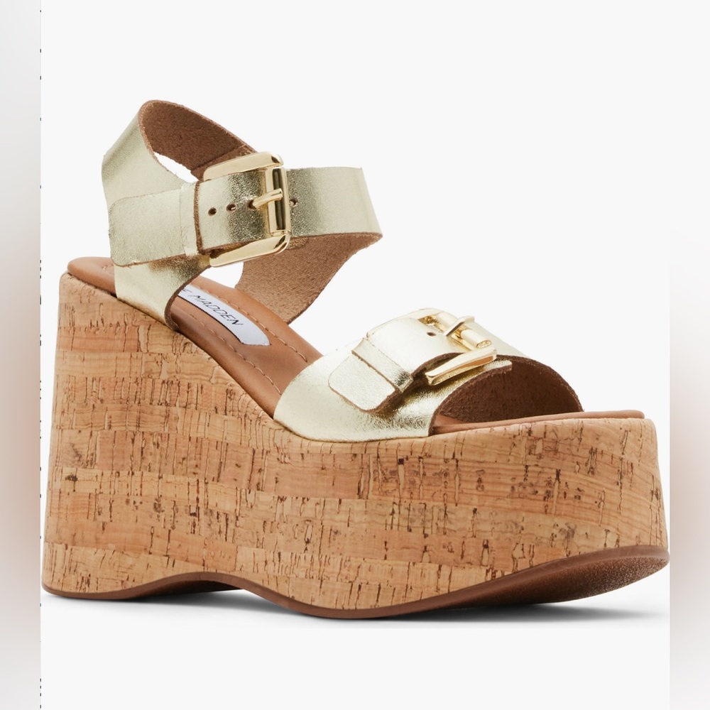 Steve Madden River Platform Wedge  in gold leather
Women’s size 8